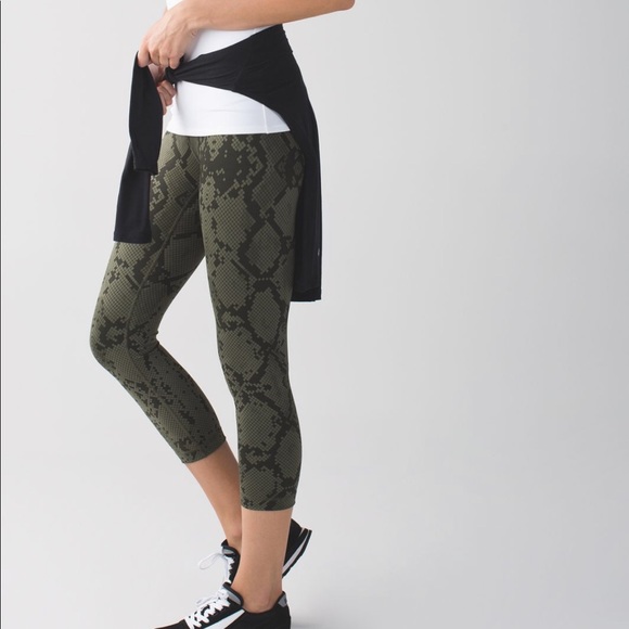 lululemon athletica Pants - Lululemon Athletic Crop